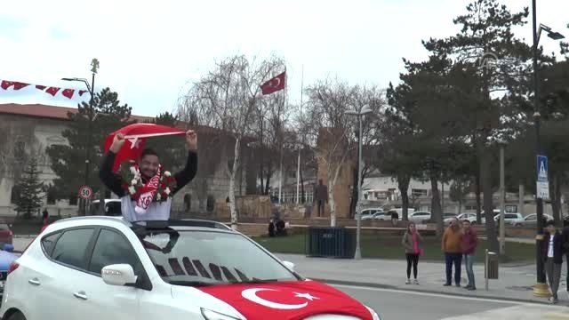 Şampiyon Güreşçi Taha Akgül Altınla Ödüllendirildi