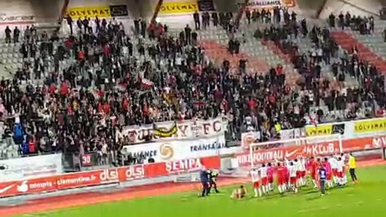 Quand Saint-Symphorien siffle le FC Metz leader contre Grenoble (1-1), Picot fête l'ASNL qui se rapproche du maintien face à Orléans (1-0)...