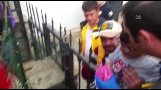 Eline Demir Korkuluk Saplanan Çocuğu İtfaiye Kurtardı