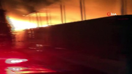 Kumaş katlama fabrikası alev alev yandı