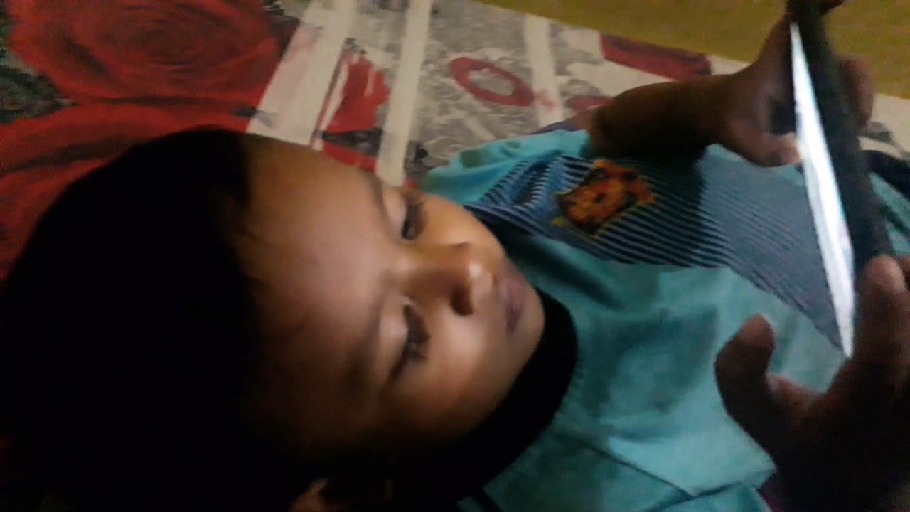Iseng Nemenin anak lagi ngegames