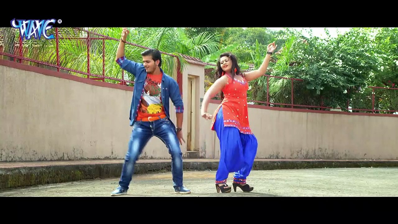 Arvind_Akela_Kallu_(शादीशुदा_बाड़ू_की_कुँवार_बाड़ू)_VIDEO_SONG_-_AAWARA_BALAM