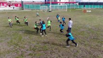 Doğunun ilk ragbi takımı Erzincan’da...Ortaokul öğrencilerinden oluşan ragbi takımının antrenmanı havadan görüntülendi