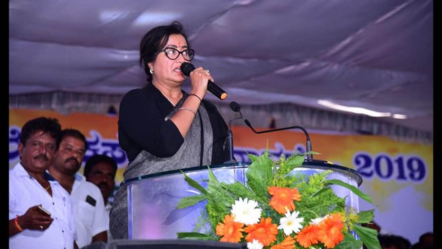 ಮೋದಿ ಸರ್ಕಾರ ಮತ್ತೆ ಅಧಿಕಾರಕ್ಕೆ ಬಂದಿದ್ದೆ ಆದರೆ ಸುಮಲತಾ ಕೇಂದ್ರ ಸಚಿವರಾಗ್ತಾರಾ? | Oneindia Kannada