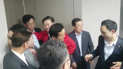 [영상] 사실상 '감금'...채이배 의원실 당시 상황 / YTN