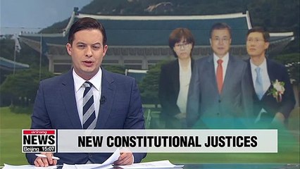 Pres. Moon presents letters of appointment to new Constitutional Court justices