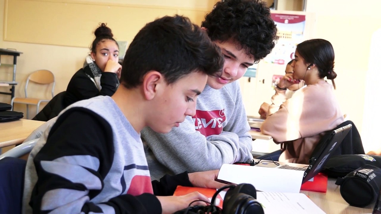 Le Manteau des Experts (collège Jean Moulin, Salon-de-Provence)