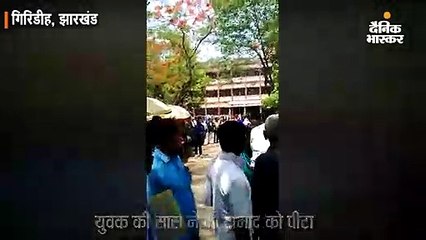 Скачать видео: पति ने दूसरी शादी की तो पत्नी व सास ने मिल कोर्ट परिसर में चप्पलों से पीटा