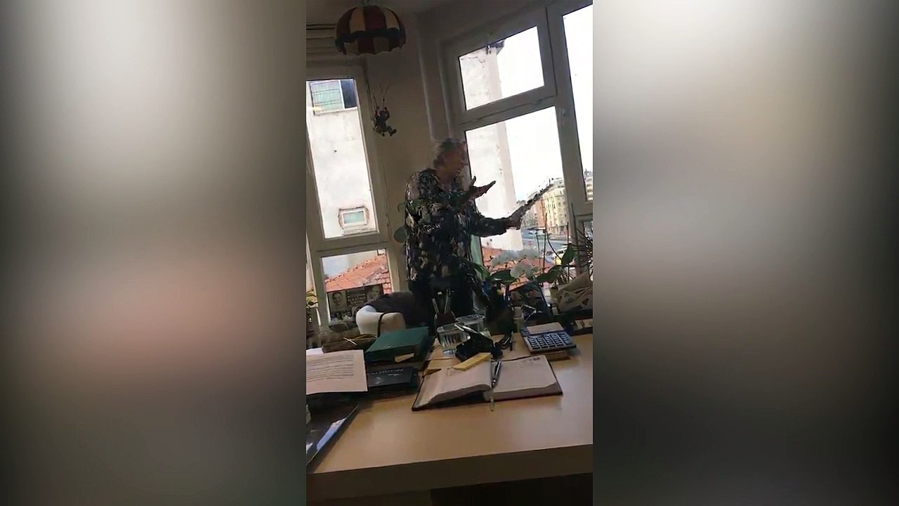 Oyuncu, ses sanatçısı Işıl Yücesoy seslendirdiği şarkının görüntülerini ‘Sevgilerimle” diye paylaştı