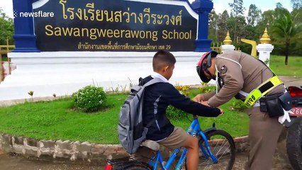 Kind-hearted policeman fixes boy's bike