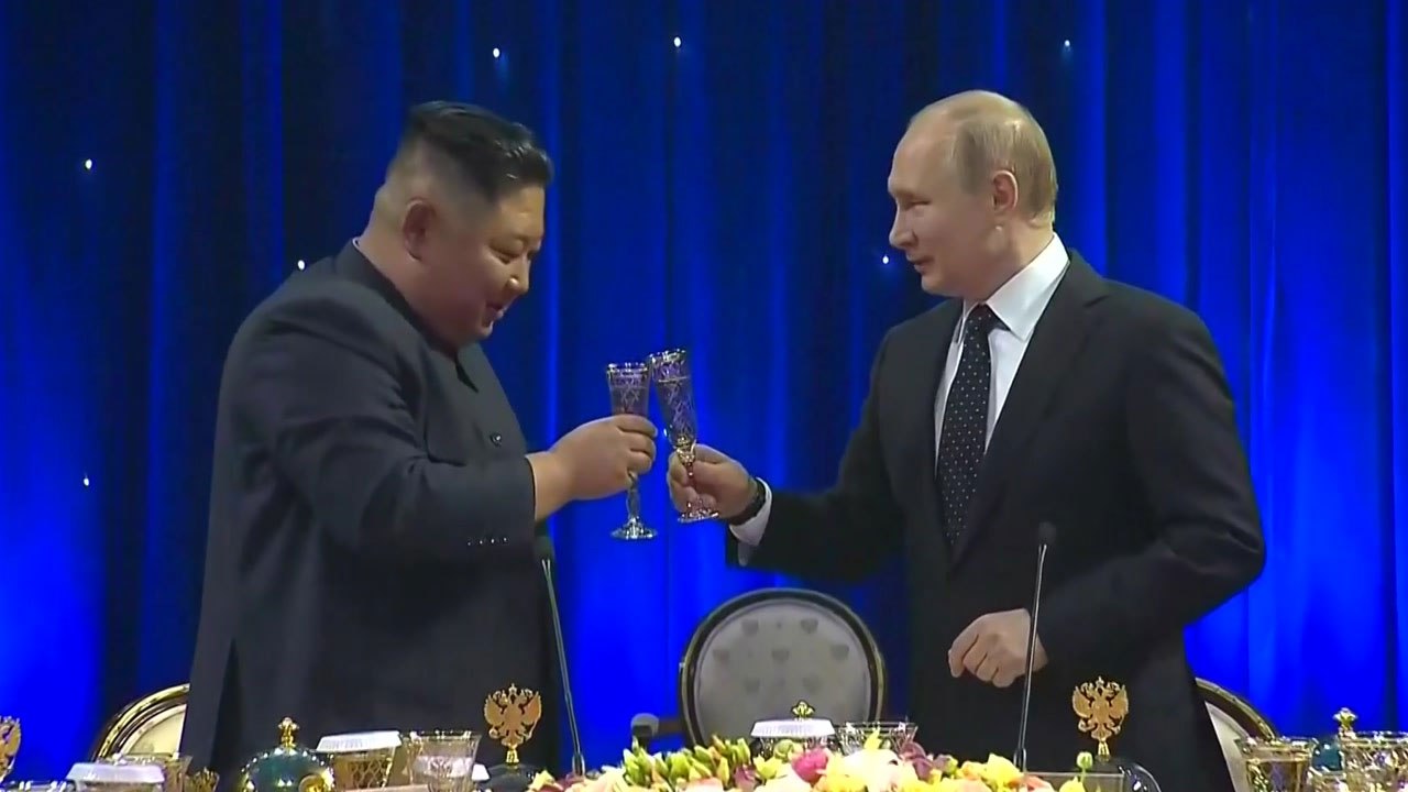[현장영상] 북러 정상, 만찬 시작..."한반도 긴장 완화 위해 지속적 노력" / YTN