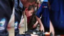 6 yaşındaki çocuk kafasını demir parmaklıklara sıkıştırdı, itfaiye ekipleri böyle kurtardı