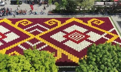 Sultanahmet'e 1460 metrekarelik lale halı