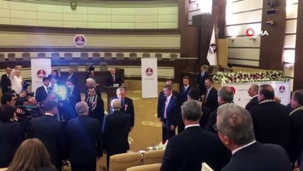 Cumhurbaşkanı Erdoğan, Kılıçdaroğlu’yla tokalaştı