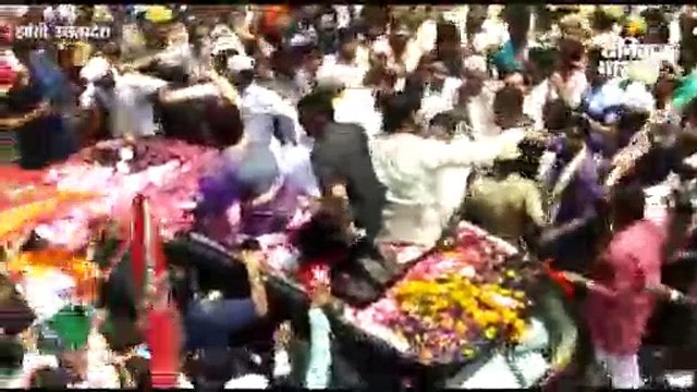 झांसी में प्रियंका गांधी का रोड शो