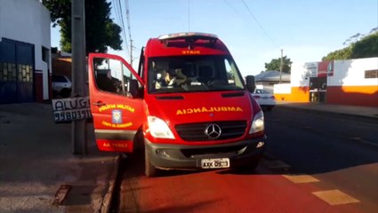 Mulher e criança caem de bicicleta na Avenida Tito Muffato