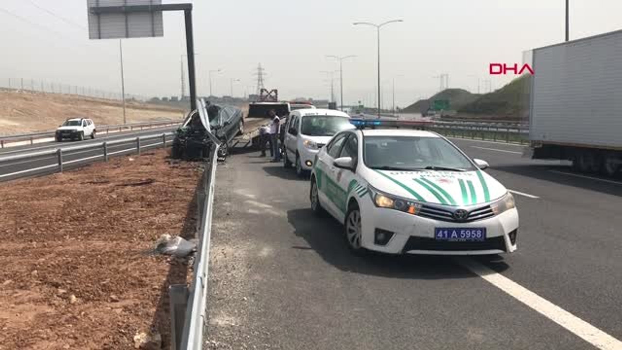 Kocaeli Otomobil Bariyerlere Ok Gibi Saplandı,...