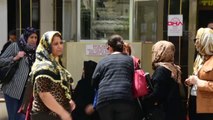 İzmir Başka Bir Erkekle Mesajlaştığını Sandığı Karısını Öldürdü