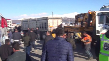 Bitlis'te yolcu otobüsü ile tır çarpıştı: 34 yaralı