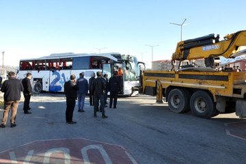 Bitlis'te Yolcu Otobüsü ile Tır Çarpıştı: 34 Yaralı