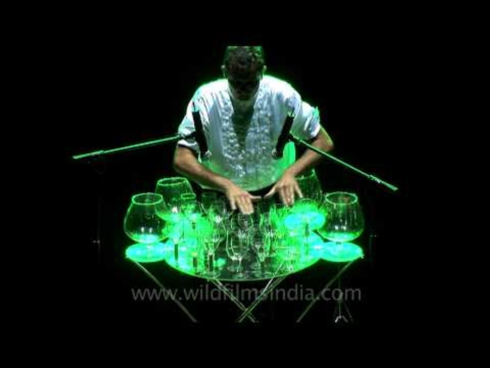 Russian wine glass musician !