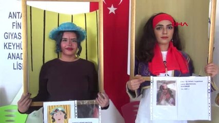 Antalya Öğrencilerden 'Canlı Portre' Performansı