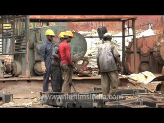 Magnetic lift of heavy irons in Alang