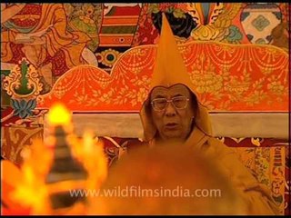 Dalai Lama sermonises to audience of Buddhist monks