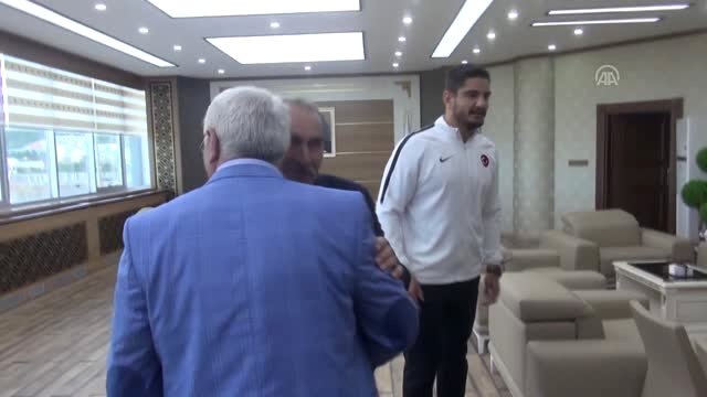 Taha Akgül Yüksek Lisans Diplomasını Aldı