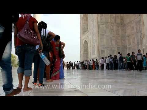 Taj Mahal visitors brave the heat to get a closer look!