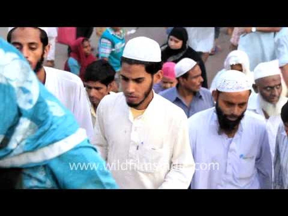 'Allah ke bandey' - followers of Allah gather at Jama Masjid during Ramadan