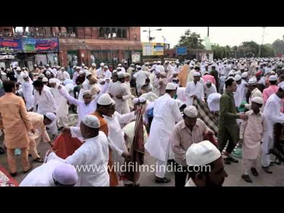 Muslims at namaz on Eid at Jama Masjid