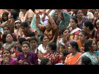 Patriotic Indian moms at the India-Pakistan border!