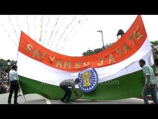 Satyamev Jayate slogan in Indian flag, Wagah border