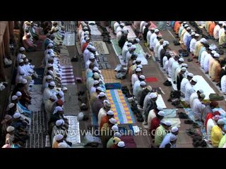Muslims cluster at Jama Masjid for Id ul fitr namaz