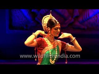 International dancer sazzles with Odissi dance form