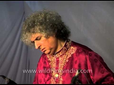 Pandit Shiv Kumar Sharma performing in India
