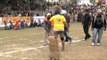 Old man lifts heavy sack in India : rural weight-lifting challenge