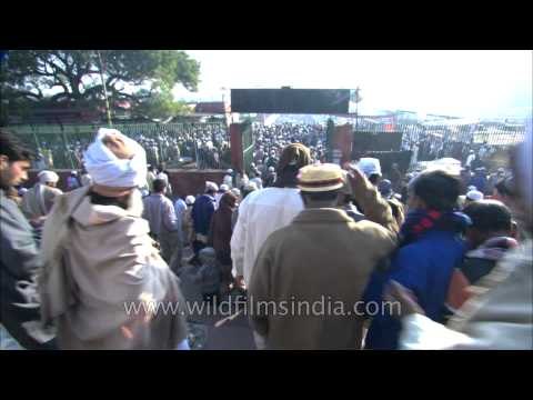 Muslims head to Jama Masjid to offer Namaaz during Eid al-Adha