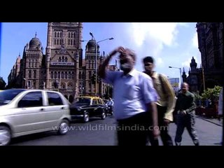 Pedestrians crossing and busy traffic in Mumbai near BMC building!