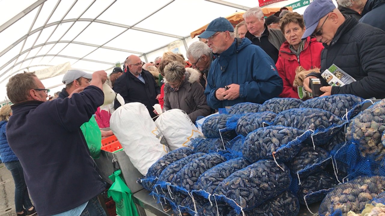 La foire aux bulots de Pirou en mode dégustation pour la sous- préfète