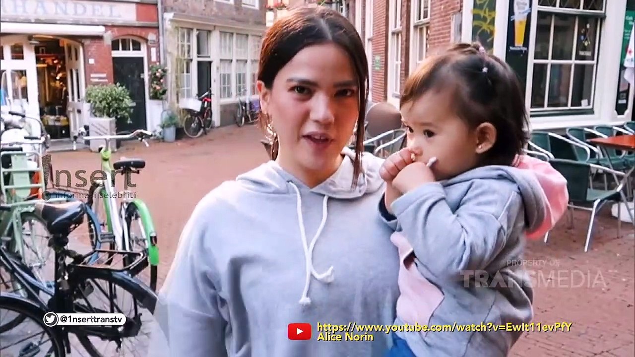 INSERT - Kompaknya Alice Norin Yang Sering Tampil Kembar dengan Sang Anak