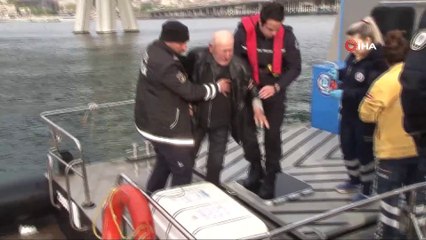 Dengesini kaybeden yaşlı adam Haliç’e düştü