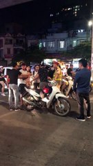 Clip cô gái dừng xe báo công an và yêu cầu 2 thanh niên có hành vi 'biến thái' phải xin lỗi