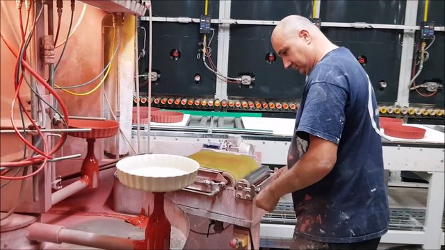 Dans les coulisses de la fabrication des poteries culinaires de l'entreprise Emile Henry