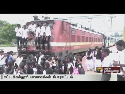 Puducherry students stage road roko against attack of Tamils in Karnataka