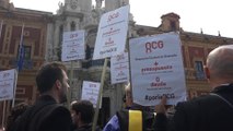 Protesta de la orquesta Ciudad de Granada frente al palacio de San Telmo