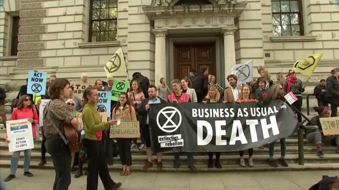 Klimaaktivisten in London: 'Business as usual = Tod'