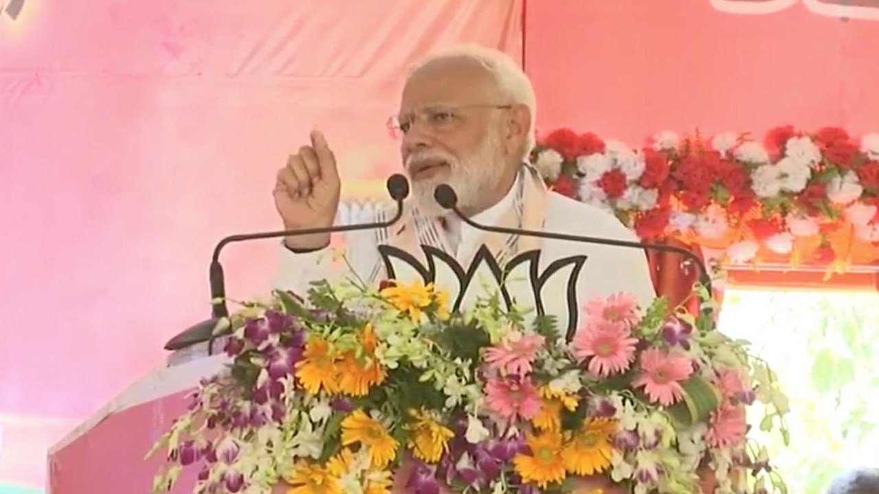 PM Modi ने Varanasi में कार्यकर्ताओं को दिया मं...