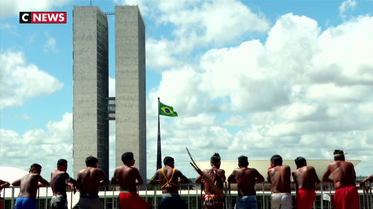 Brésil : des milliers d'indigènes manifestent contre la politique de Jair Bolsonaro